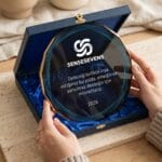 Sekizgen Cam Plaket ve Lüks Kadife Kutulu Şirket İçi Teşekkür Ödülü - Sensesevens