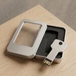 Anahtar Şeklinde Metal Promosyon USB Bellek ve Toptan Kutulu Flash Bellek - Sensesevens