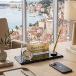 Premium Saatli Kristal Masa İsimliği ve Lüks Gold Detaylı Set - Sensesevens