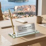 Premium Gold Kalemli Kristal Masa İsimliği ve Lüks Ofis Aksesuarı - Sensesevens